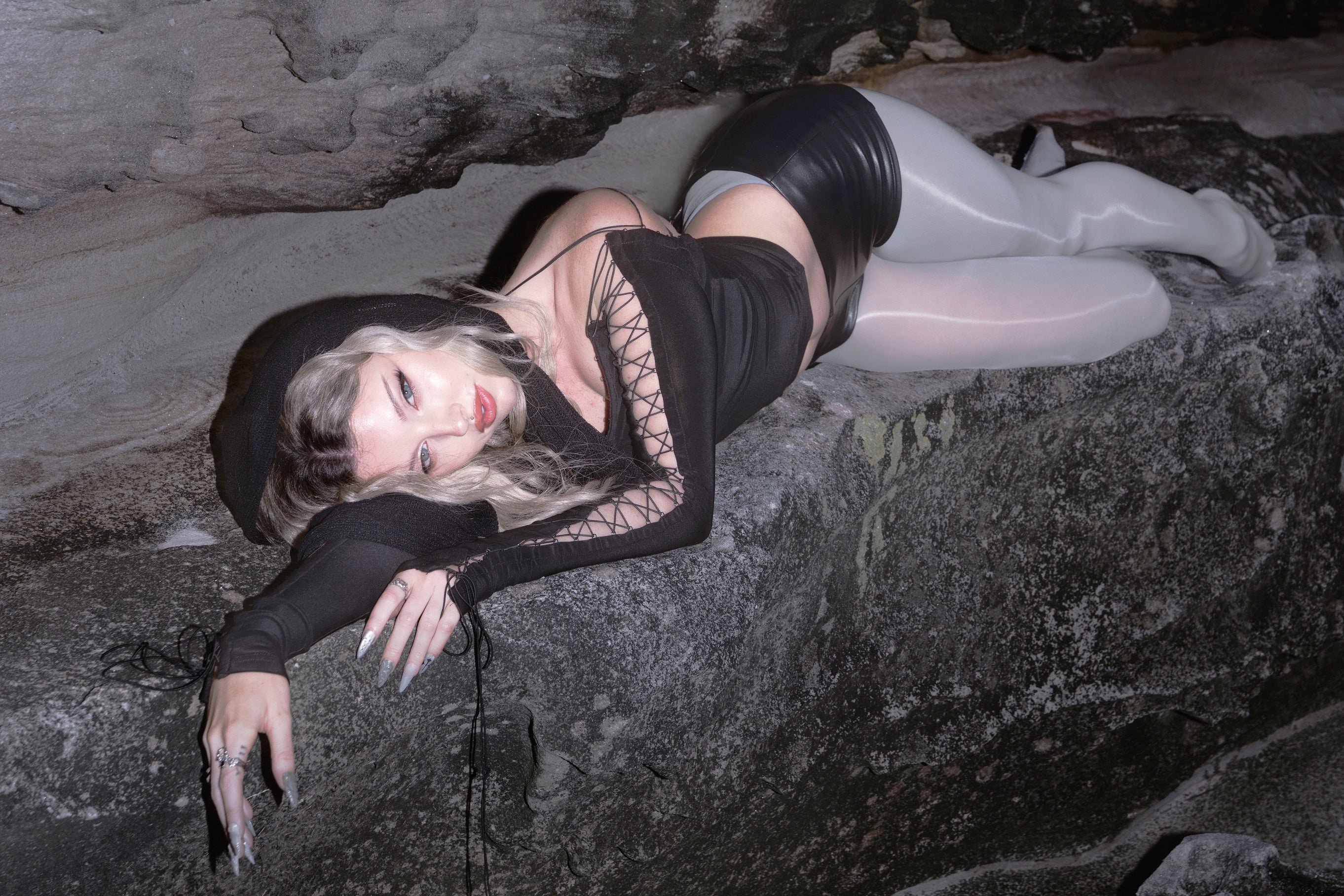 Larissa Lambert Shares the Soul-Stirring 'I Love You Out Loud'