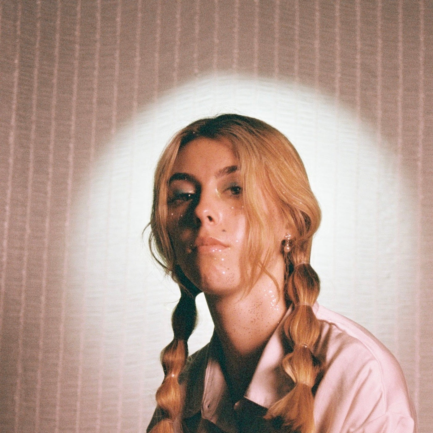Sophie Lilah Is Painting Dreams With Darkly Ethereal Groove In New Single 'Dreamland'