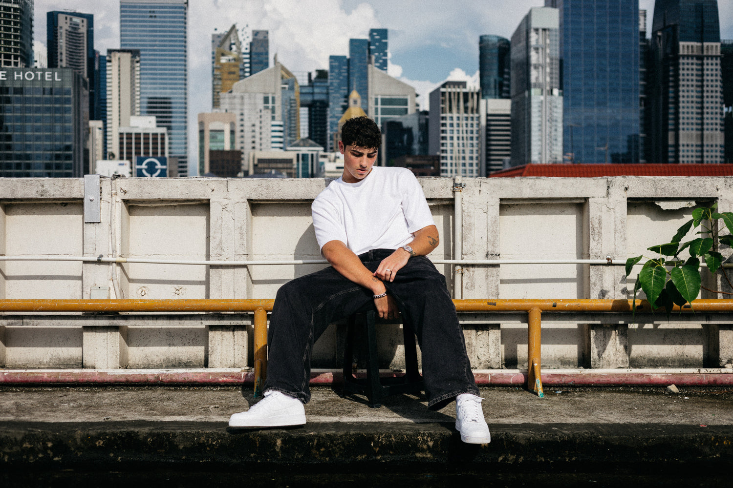 Oliver Cronin Shines Light on Dark Times with New Track 'In The End'