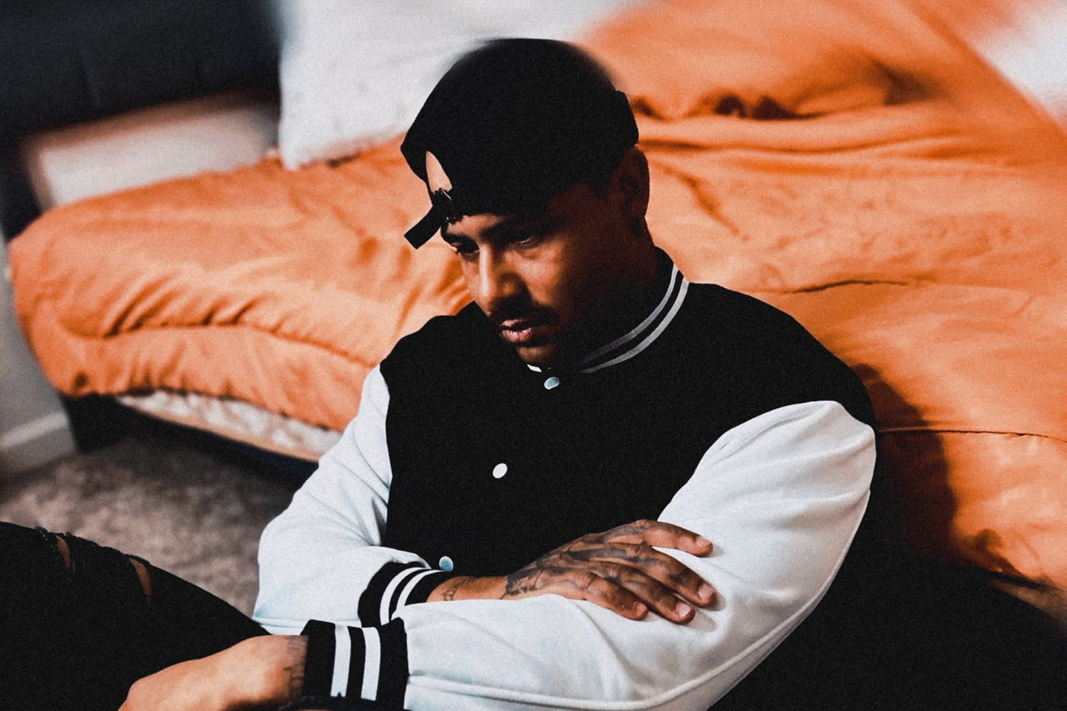 CXUTIXN's 'Stay' is a Masterclass in Melancholic Synth-pop