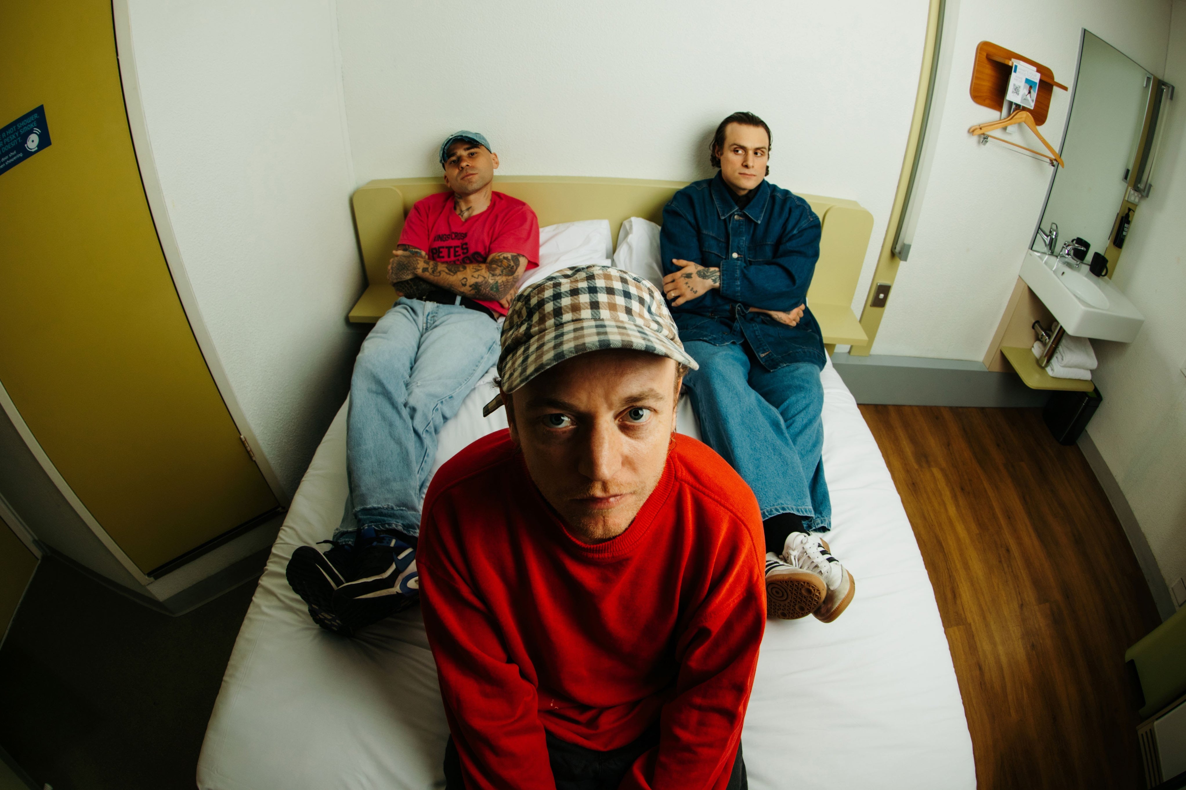 DMA’S Unveil Nostalgic New Single ‘My Baby’s Place’