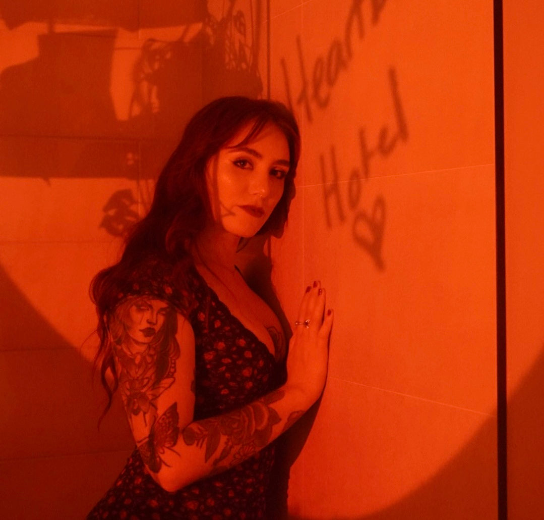 Emilia Grace plays with fire in her soft and sultry debut single ‘Heartbreak Hotel’