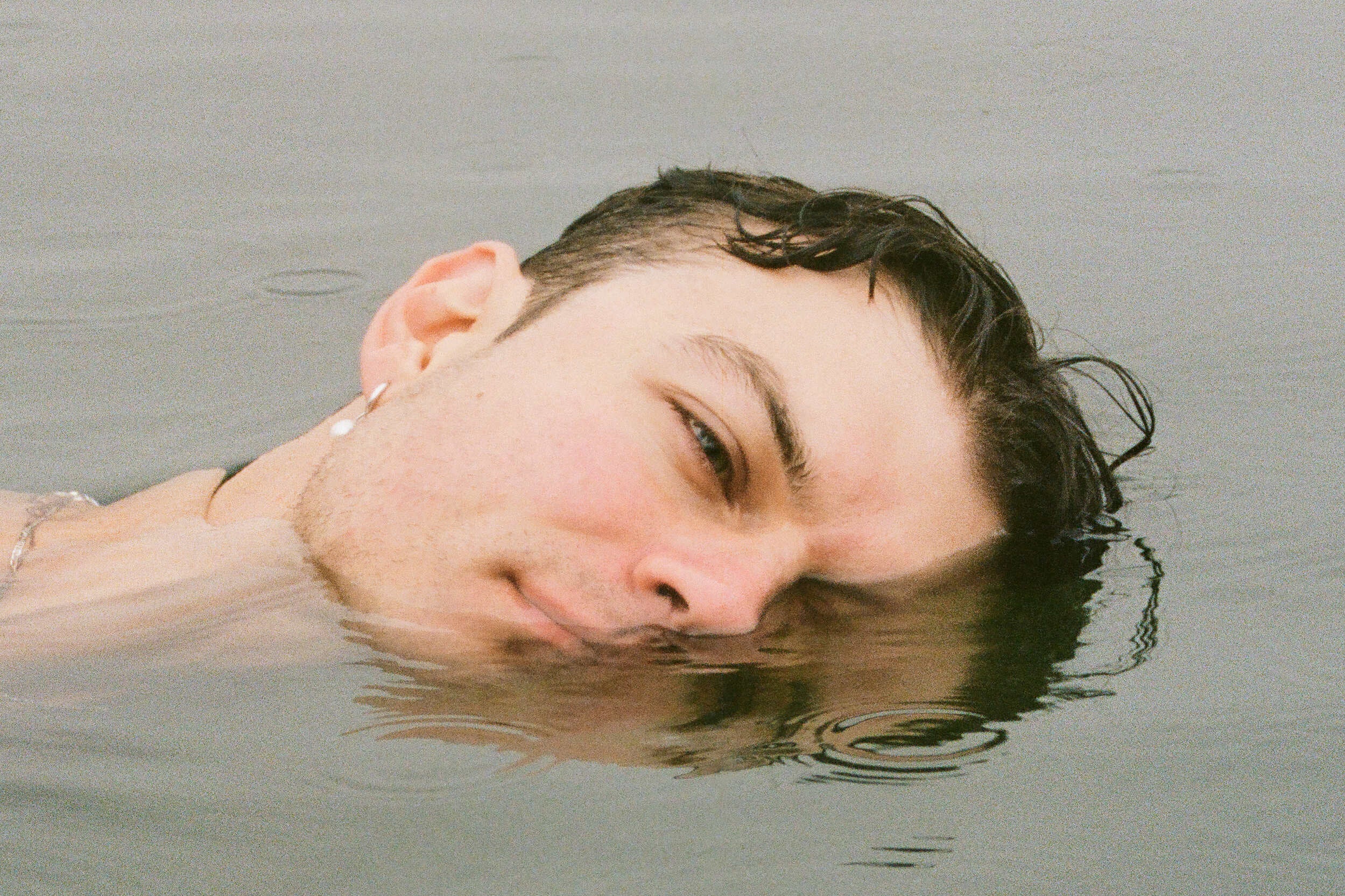 A rising pop artist, HISSY Unveils His Hypnotic Debut Single, 'Silenzio'