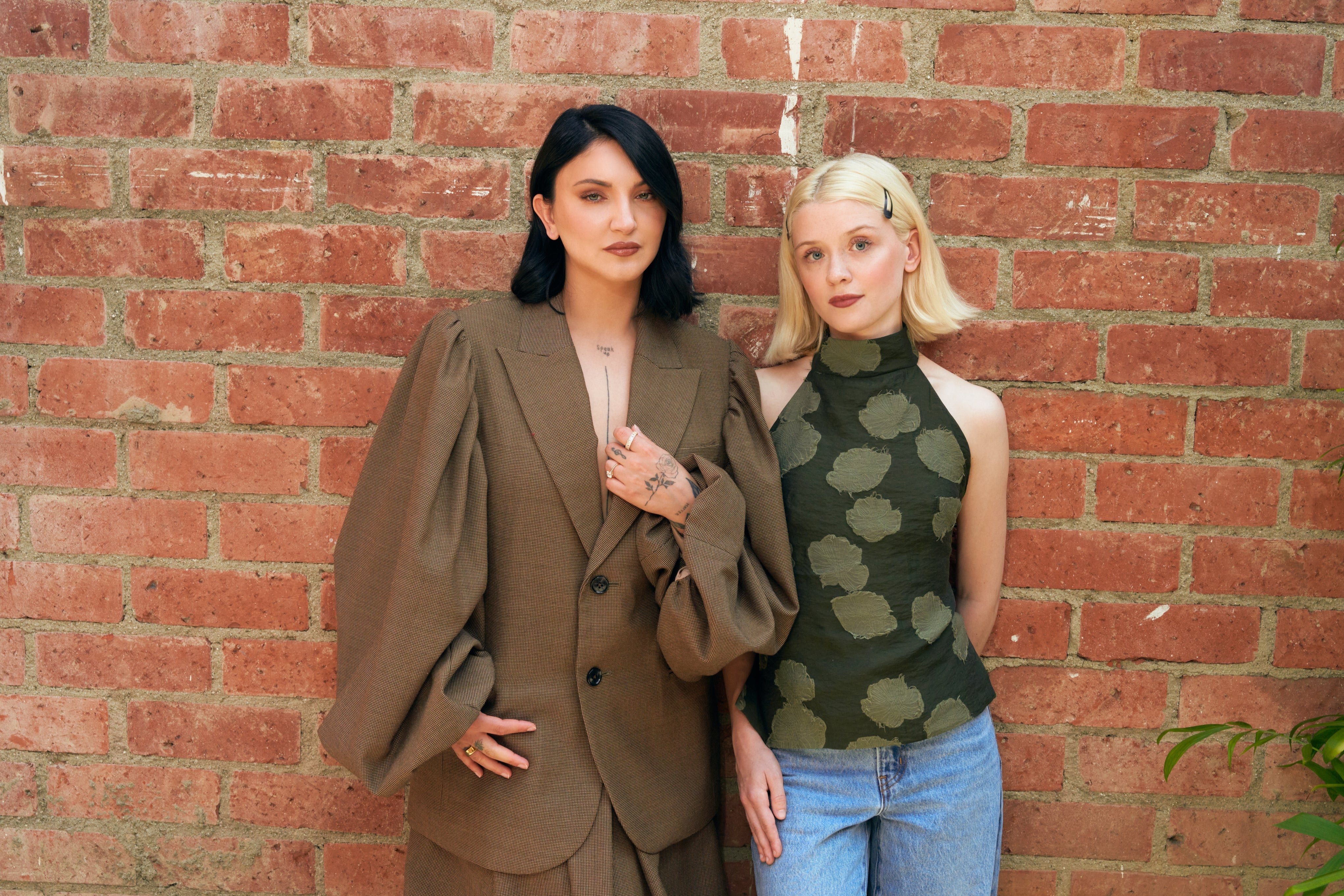 Maisie Peters Enlists Julia Michaels for the Poignant ‘Kingmaker’