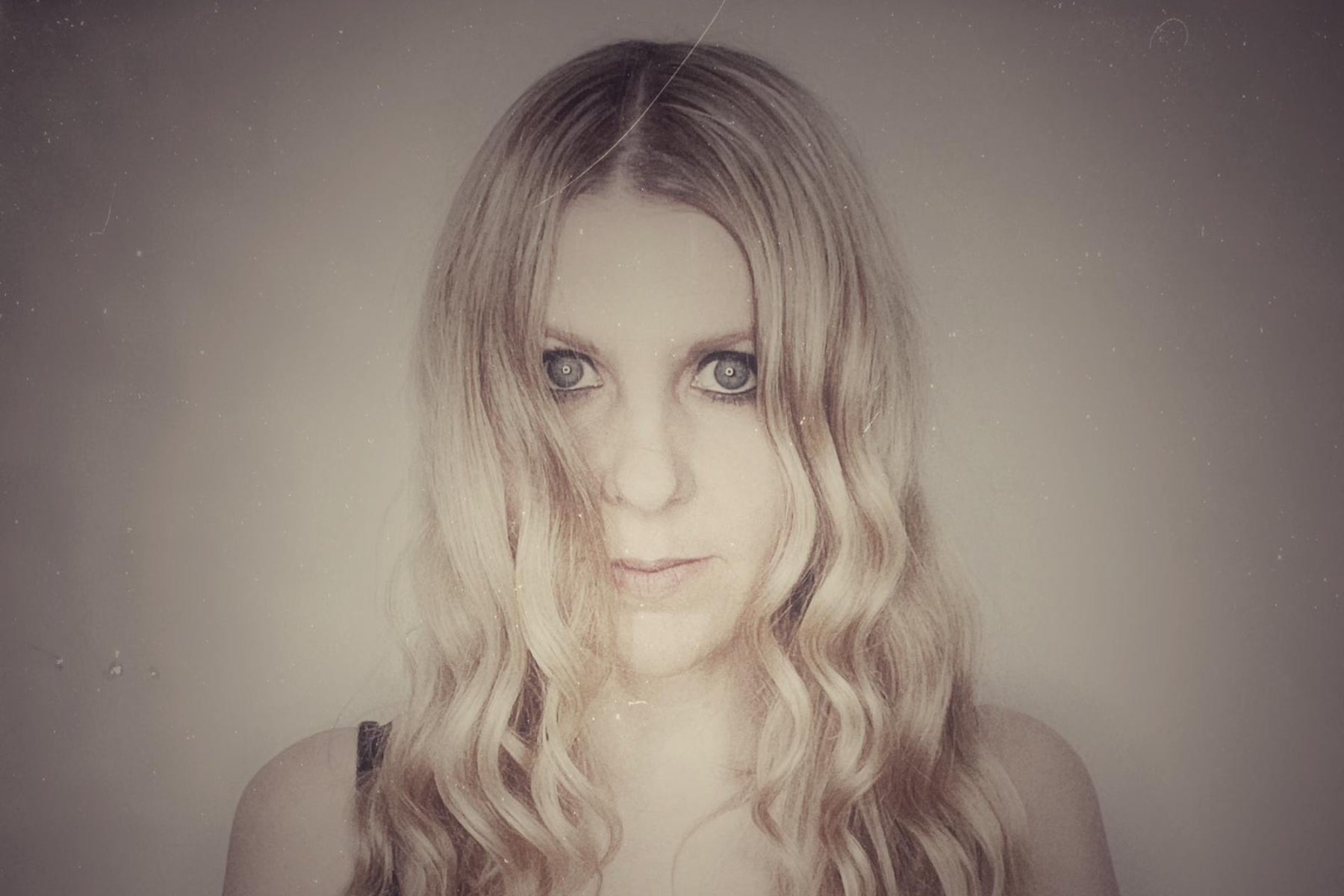 Aoife O'Leary Plants Her Feet Firmly on The Ground With New Single