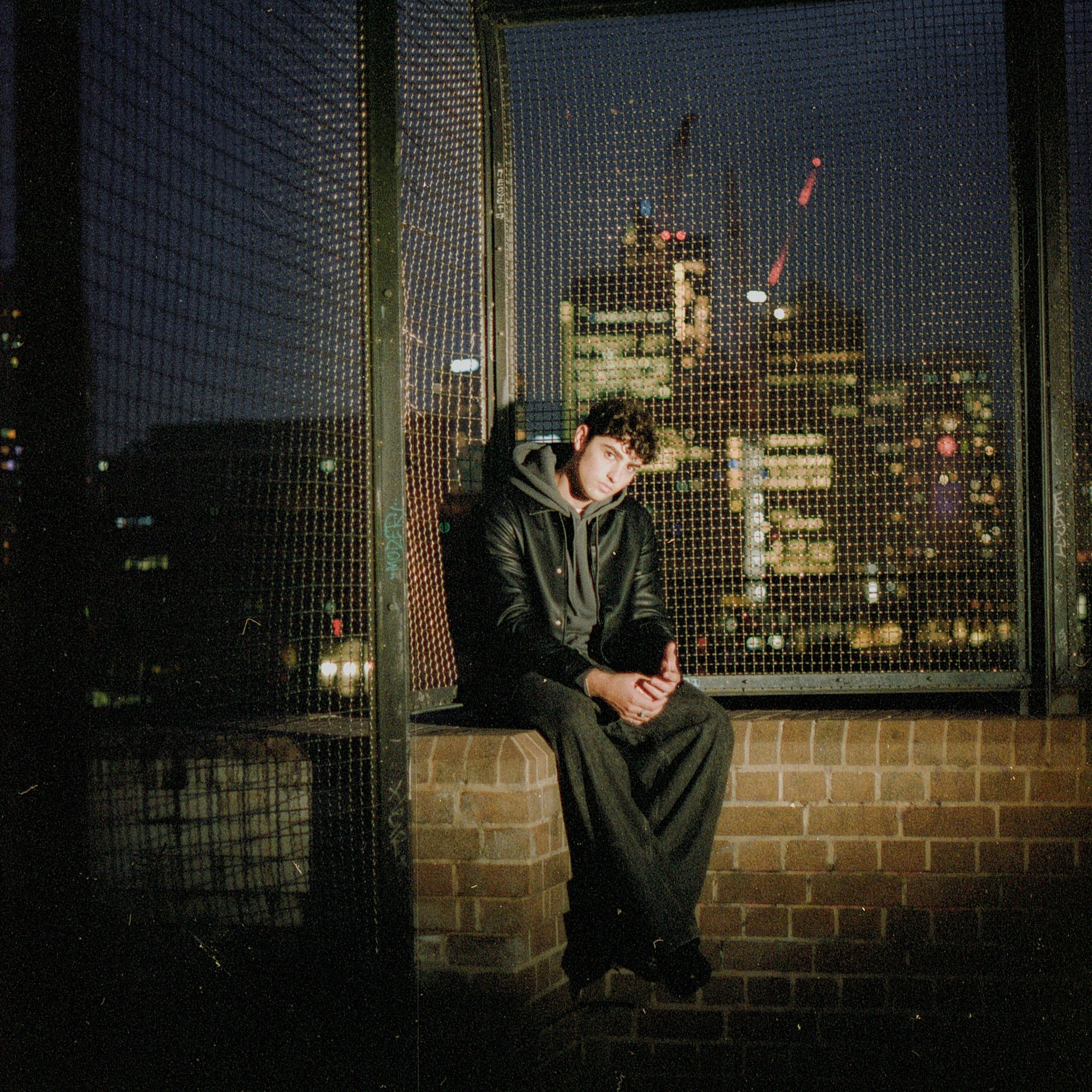 Oliver Cronin ignites the airwaves with his anthemic new single 'Burning House'