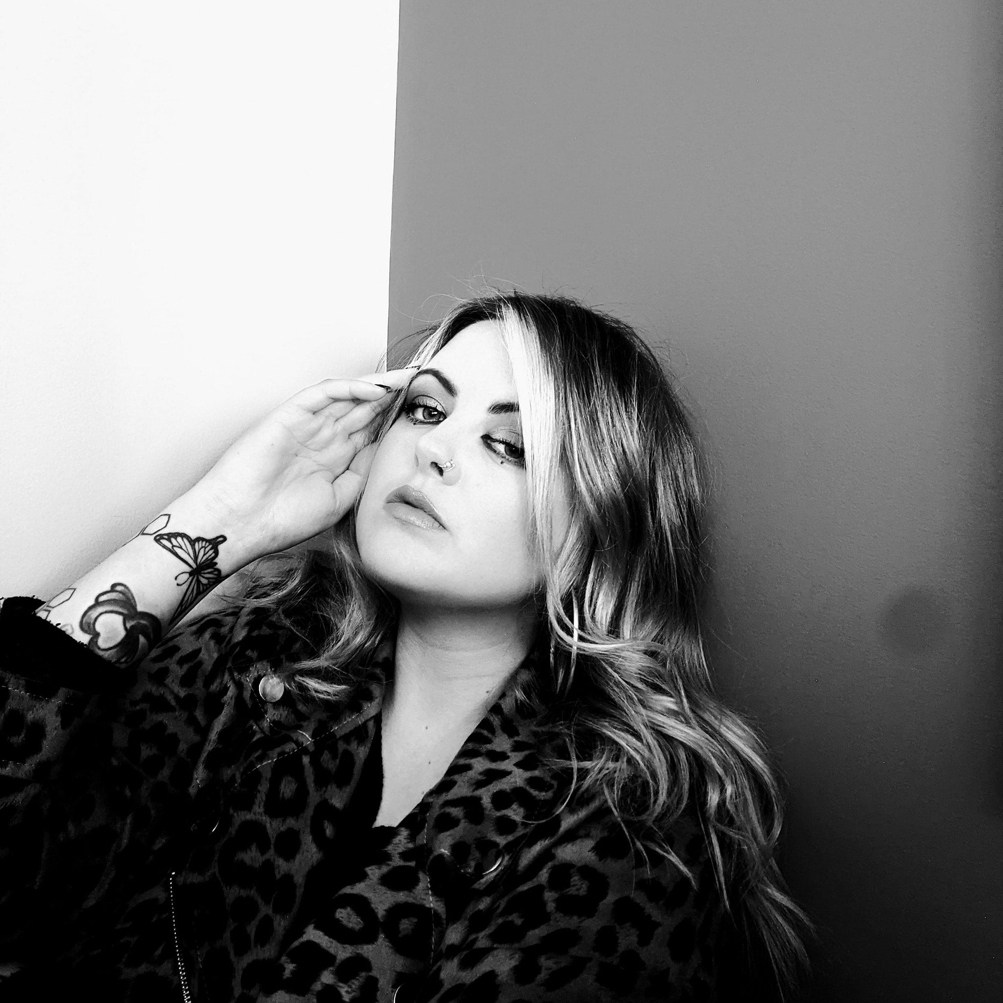 DENNI – ‘Honey Bee’
