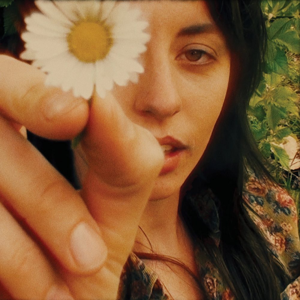 Gordi - 'Grass Is Blue'