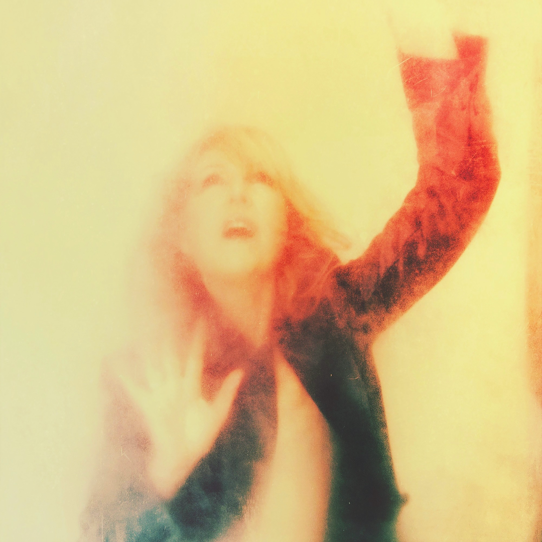 Platinum songwriter and artist Donna Lewis unveils new single 'The Mark'