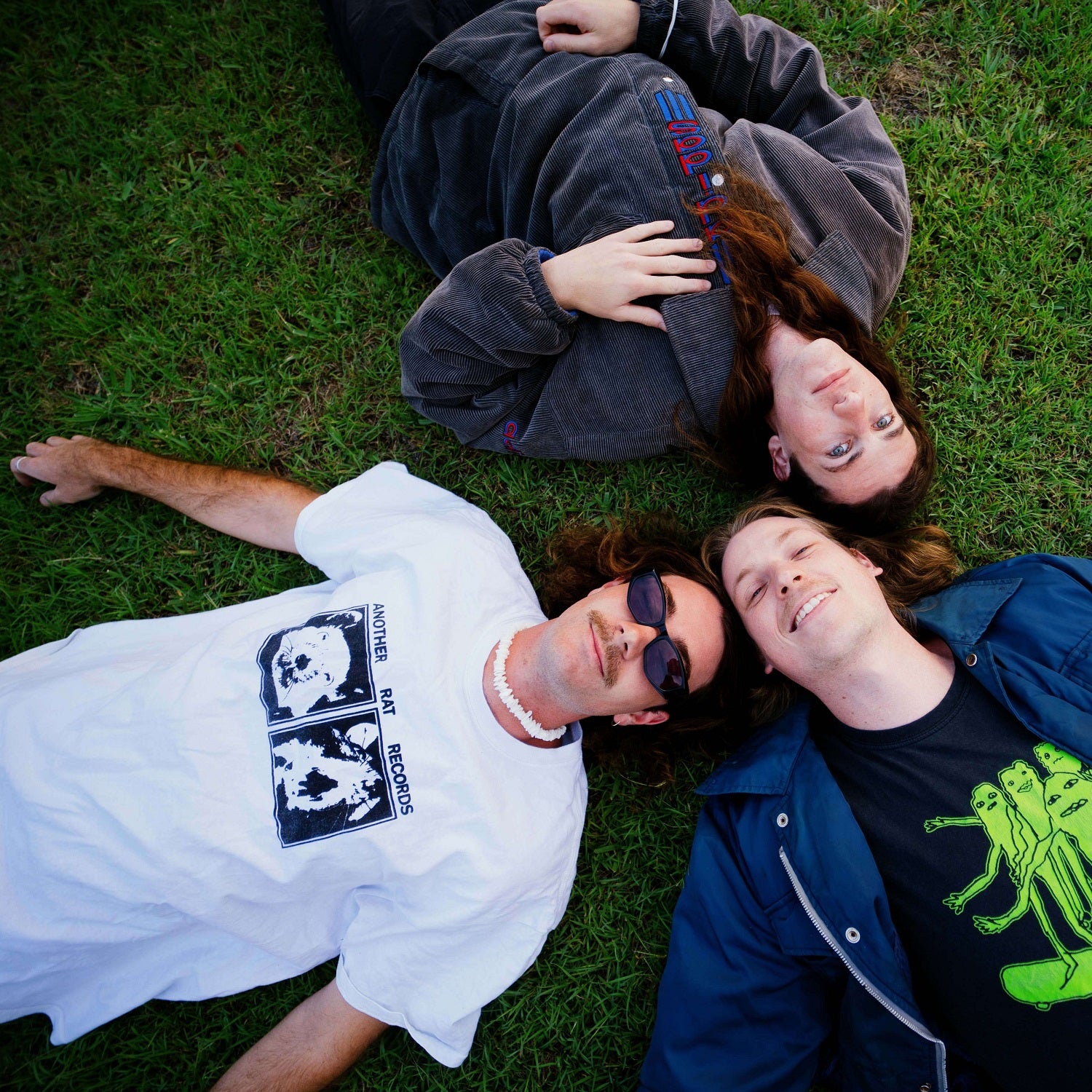 Pretty Uglys - 'Radio Waves'