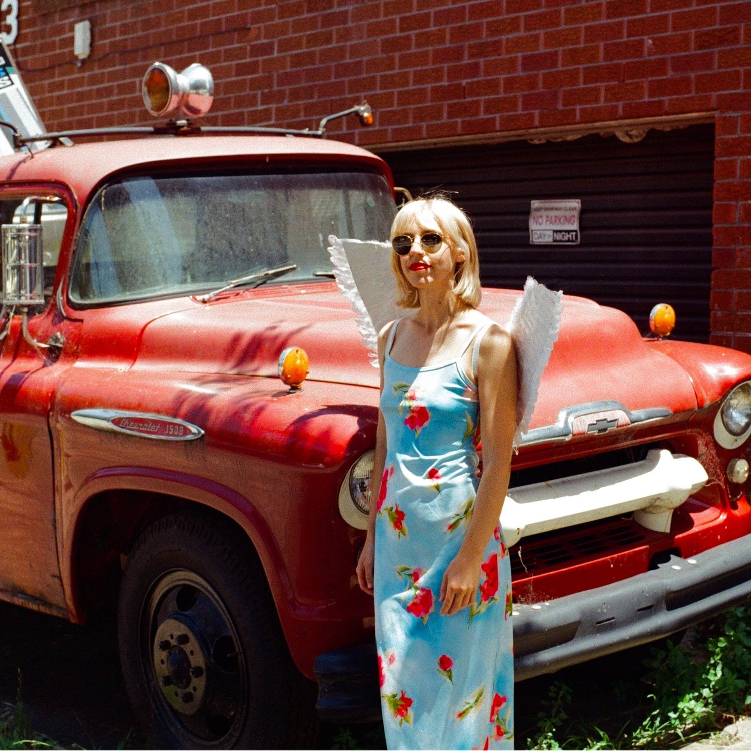 Indie-pop sensation Chelsea Reed delivers a gorgeous piano-based ballad in 'The Apple'