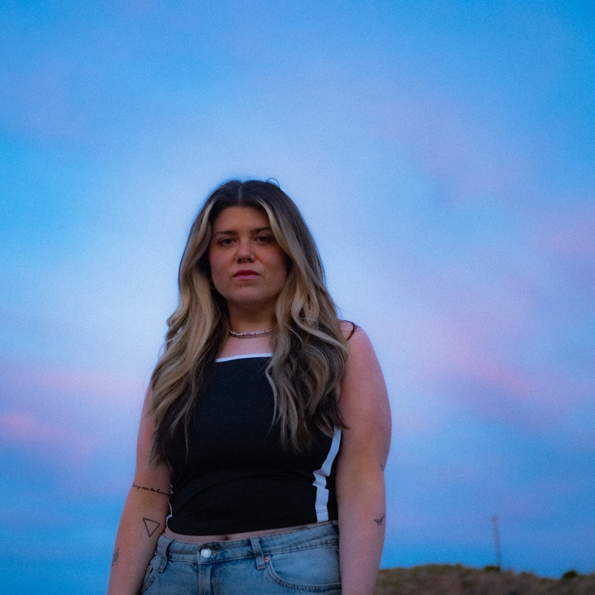 Vanda's 'Stranger' Is Electro-Pop Perfection with a Stark, Emotional U