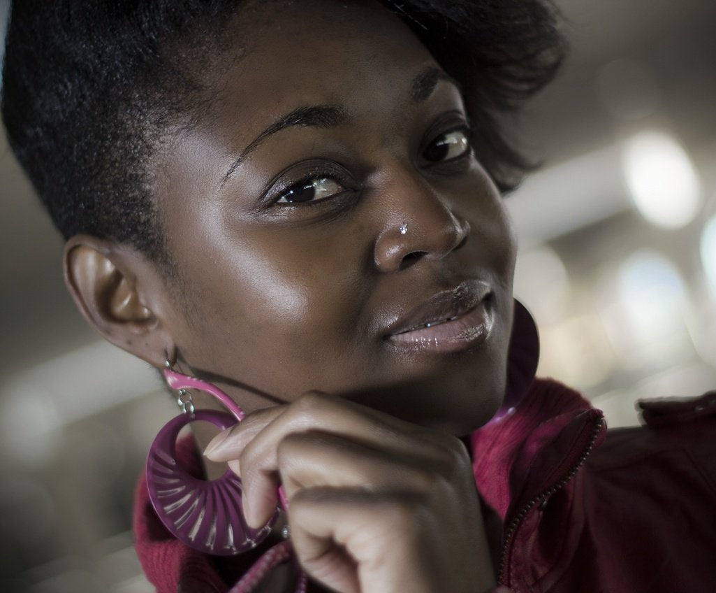 London-based singer and songwriter JiNA shares new single ‘Missing You’