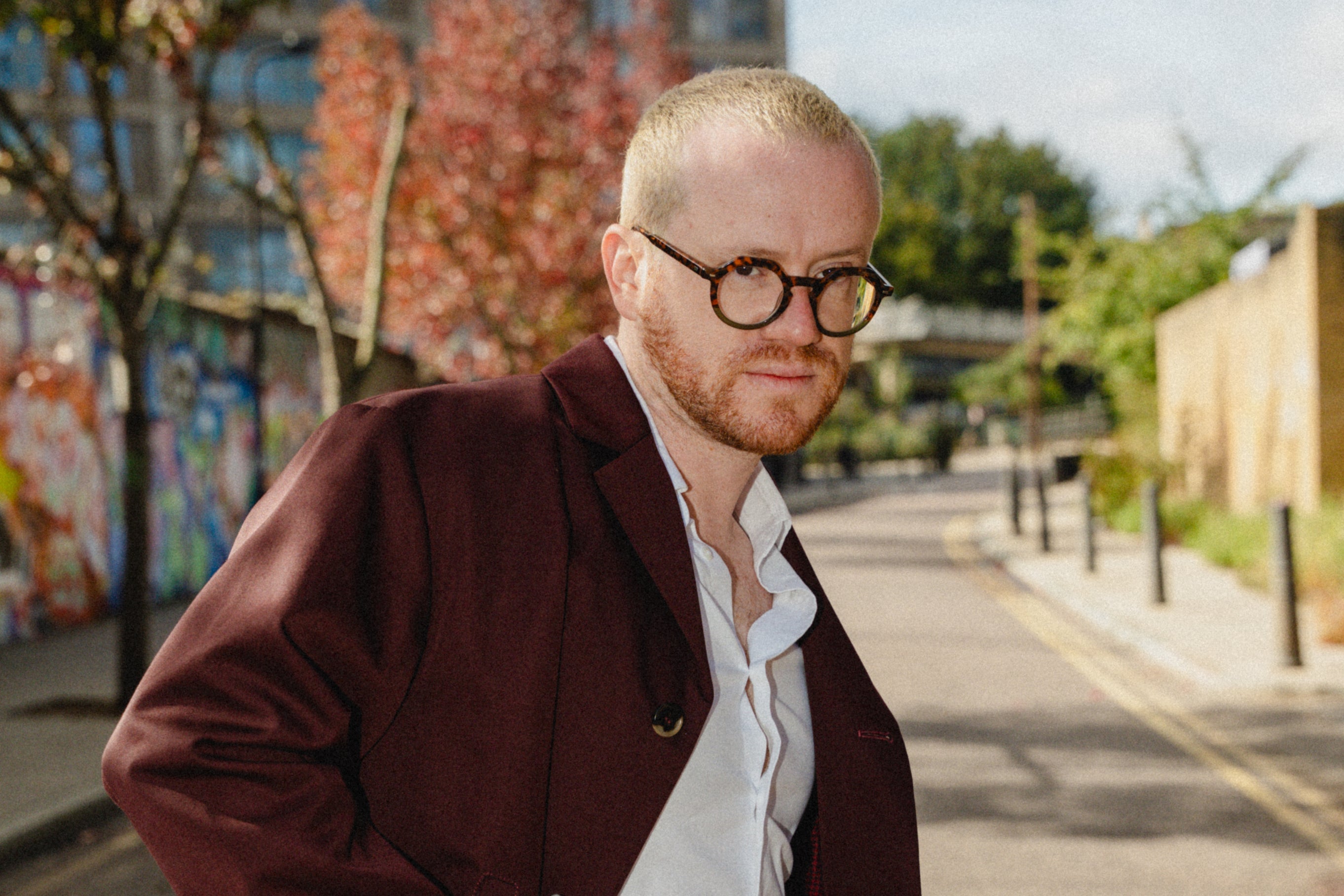 Sam Fischer Finds Freedom on ‘A Heart Doesn’t Hurt Itself’