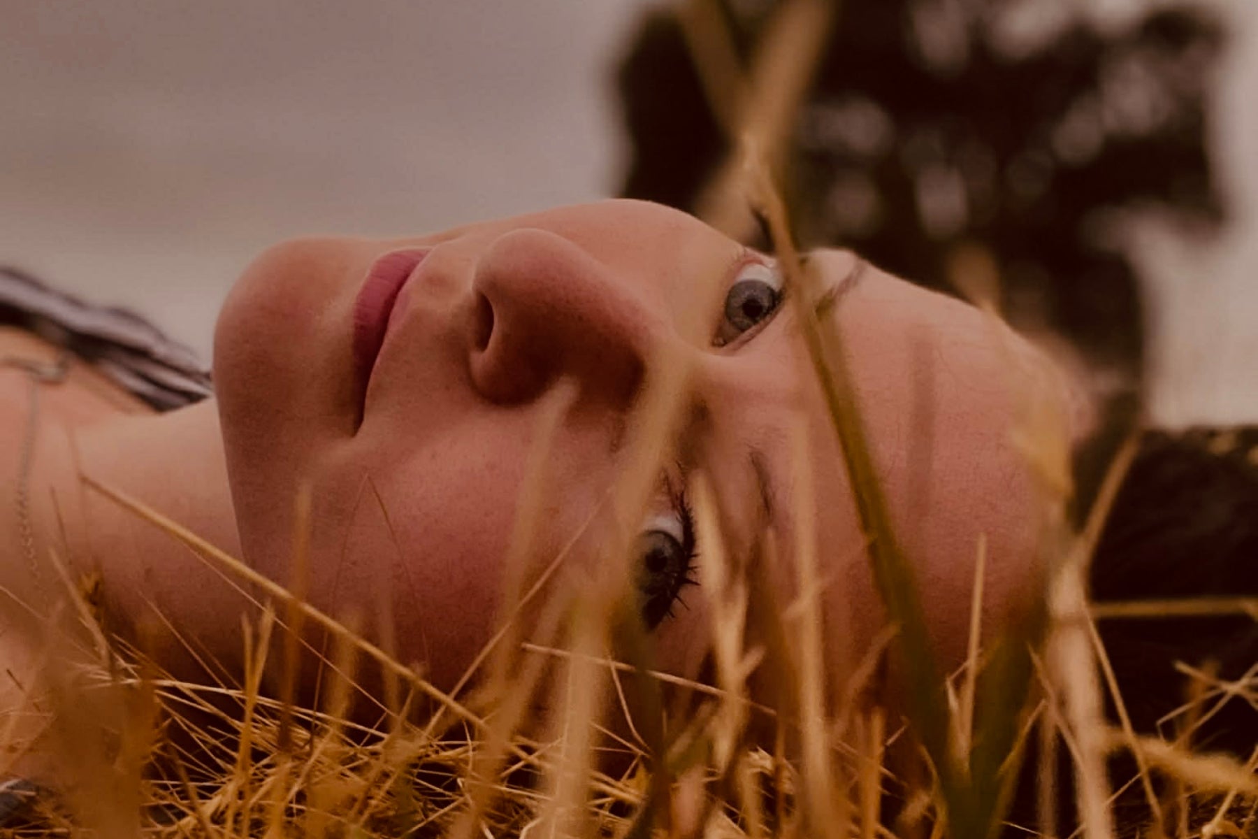 Lou Fin’s Debut Single Is A Coastal Folk Awakening