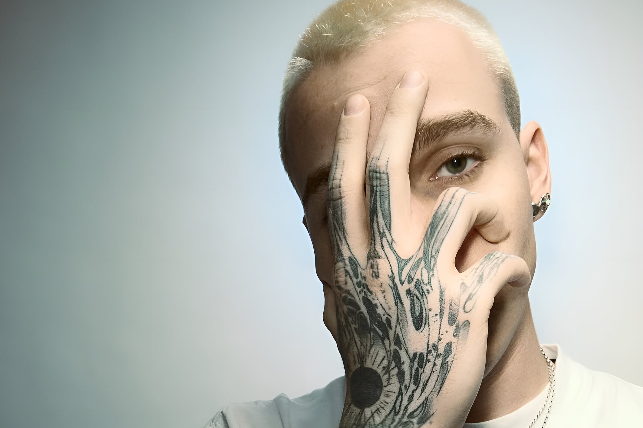 Sunshine, Ink, and Scars Colour Gobe's New Single