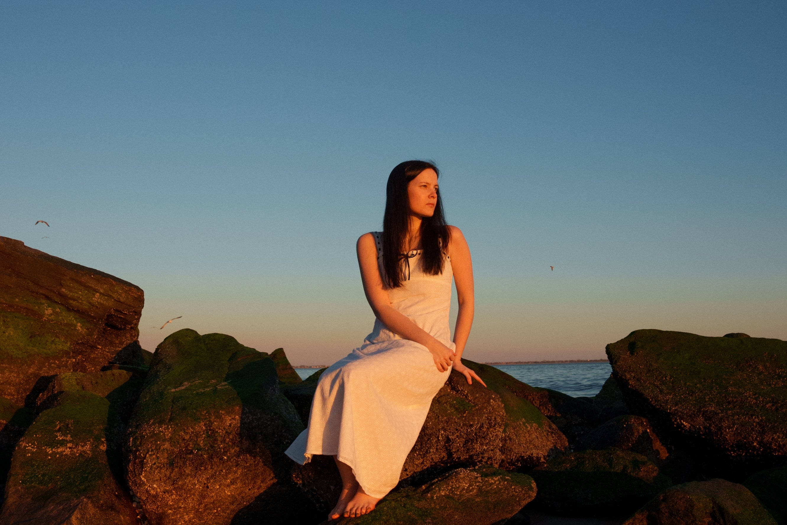 Maria Lane Unveils New Single 'Lost', An Intimate Indie-Pop Gem Exploring Love and Isolation